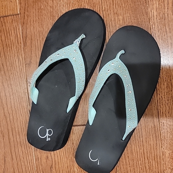 Ocean Pacific flip flops - Picture 2 of 3